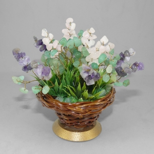 Букет сирени в корзинке - первое чувство любви - из авантюрина, аметиста и розового кварца - цветы из камня