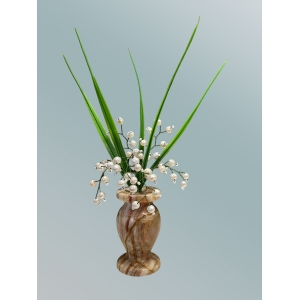 Букет ландышей из жемчуга в вазе из оникса - цветы из камня