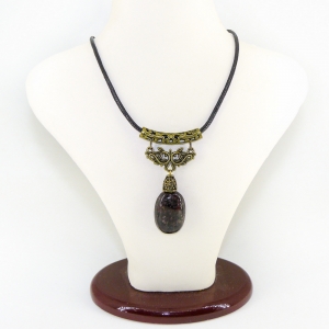 Кулон - подвеска из эвдиалита на шнуре - 52 см