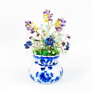 Букет - Летний Вечер - из аметиста, граната, авантюрина, лазурита, перламутра и цитрина в вазе гжель  - цветы из камня